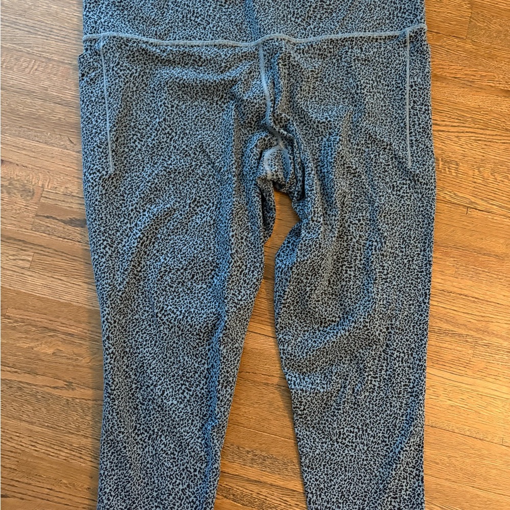 Athleta Salutation Stash II Textured Leggings/Tights